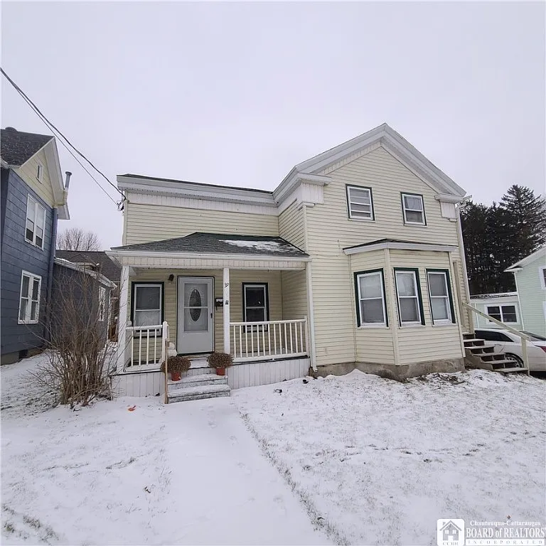 39 E Main St photo 1