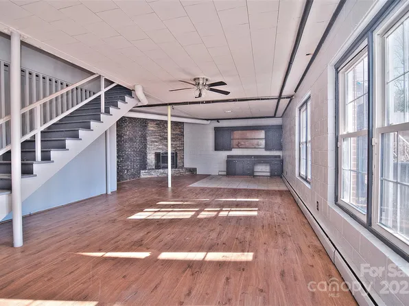 936 23rd Ave NE, Hickory, NC 28601