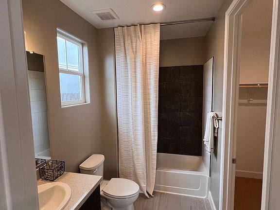 4th image of 1058 Parkview Pl #2