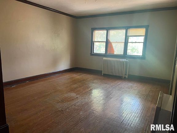 3rd image of 612 Wayne St