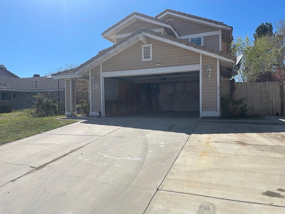 1st image of 44715 Foxboro Ct