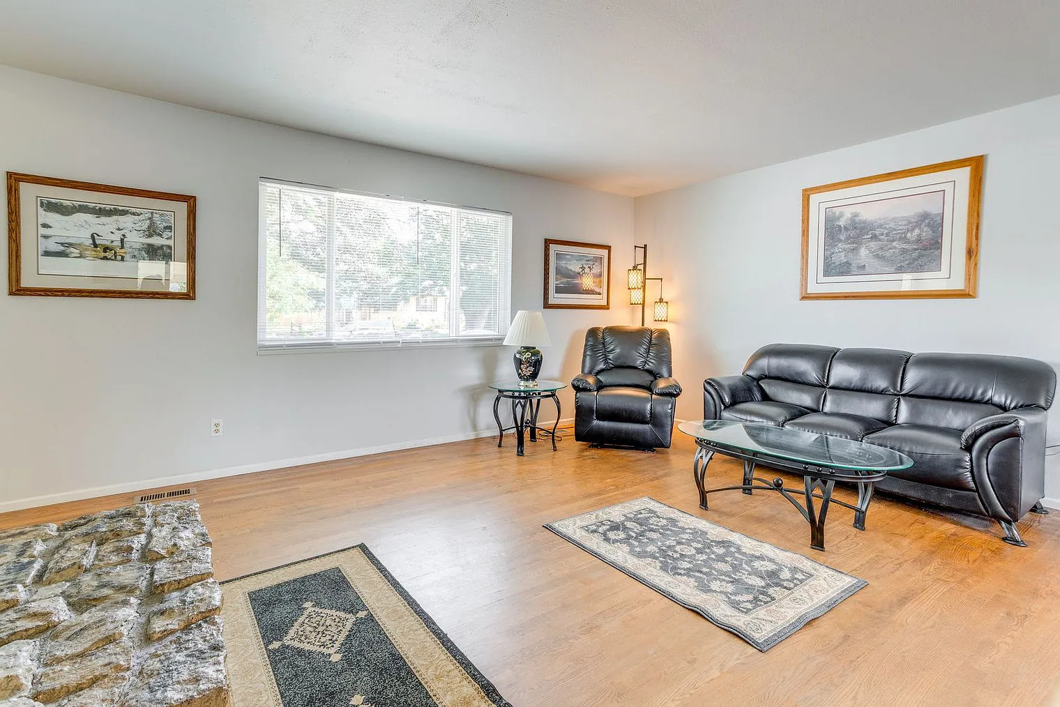 3 bed, 1.0 bath, 1689 sqft, $5,225 — Photo 3