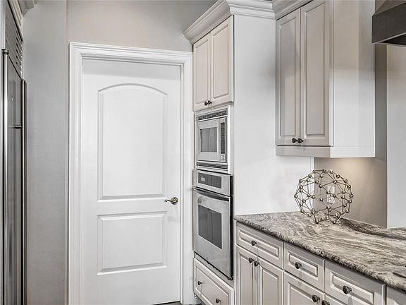 4th image of 2828 Hood St APT 1108