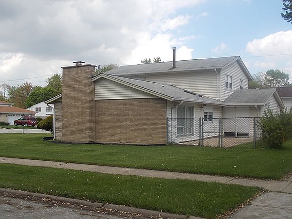 2nd image of 1139 E 160th Pl