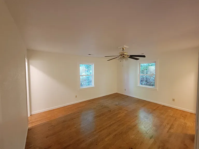 317 Poplar St — Photo 16