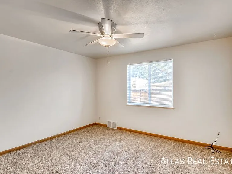 2714 N Grove St — Photo 17