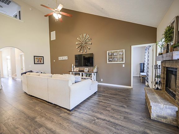 4th image of 616 Creekbend Ln