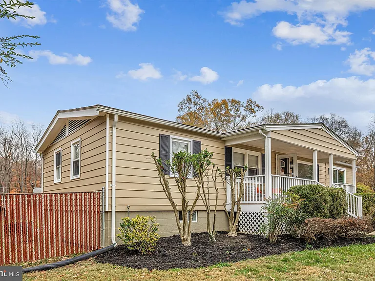 4250 Piper Ln — Photo 3