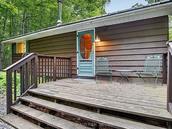 4th image of 1040 Larix Ln N