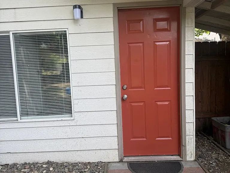 412 NW Manzanita Ave #A & B — Photo 4