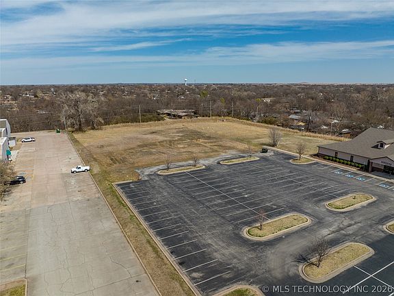 5th image of SE Adams Rd