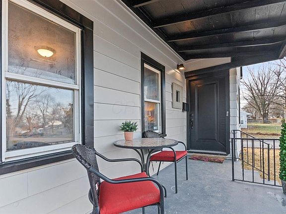 4th image of 1077 Duxberry Ave