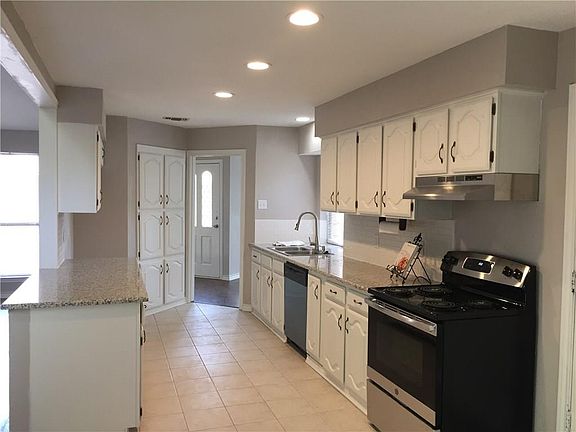 4th image of 1403 Oriental Ave