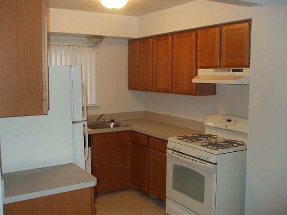 2nd image of 2428 Orchard Crest St