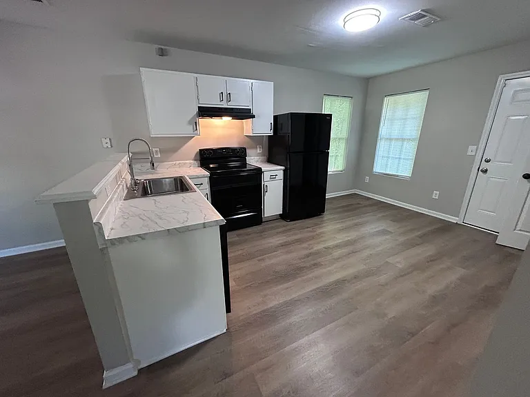 2318 Purdy Ave — Photo 14