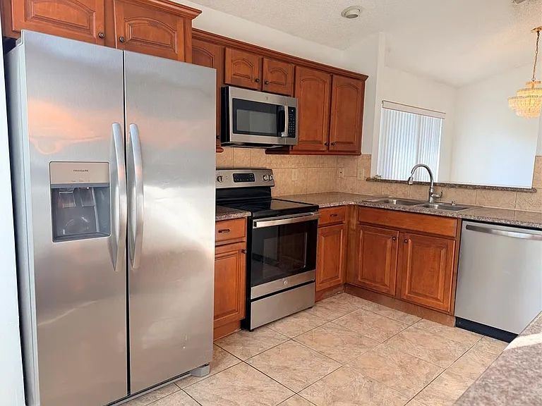 1025 Brynlor Ln — Photo 7