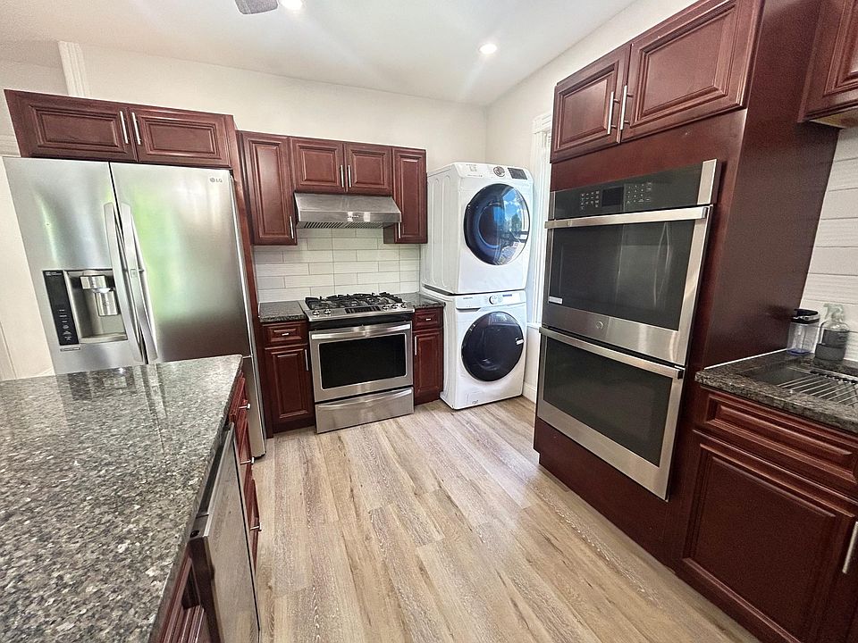 Large eat-in kitchen with updated appliances (including double oven!)