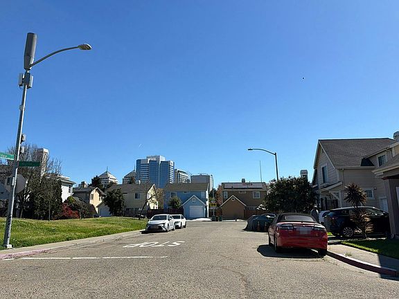 5th image of 964 Village Cir