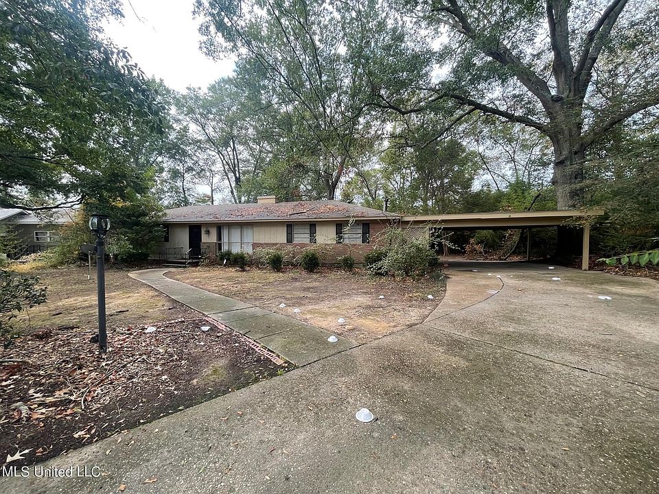 2nd image of 153 Maywood Cir