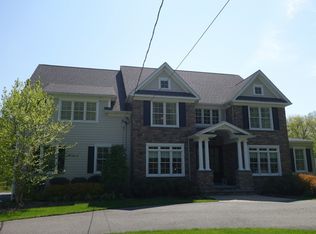 15 Peterson Pl, Mahwah, NJ 07430