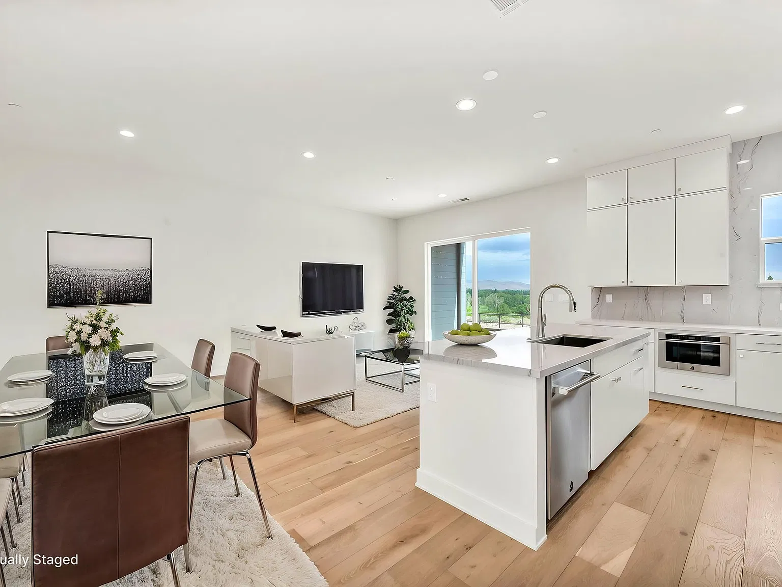 3 bed, 2025 sqft, $3,500 — Photo 3