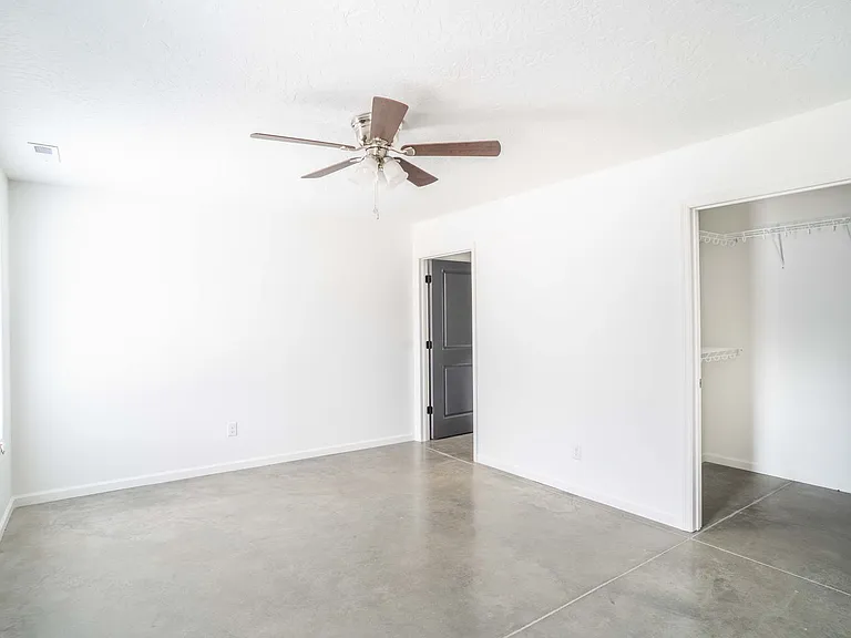 526 Gadsden Rd NW — Photo 4