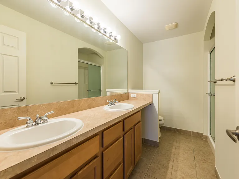 120 W Oakbrook Dr — Photo 20