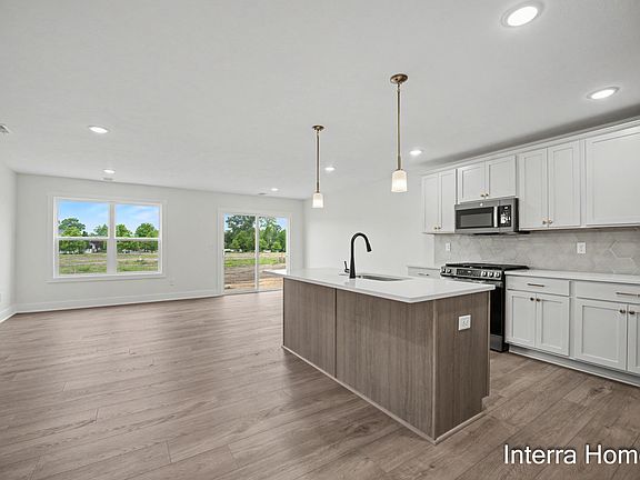 3rd image of 918 Indiana Ave #16