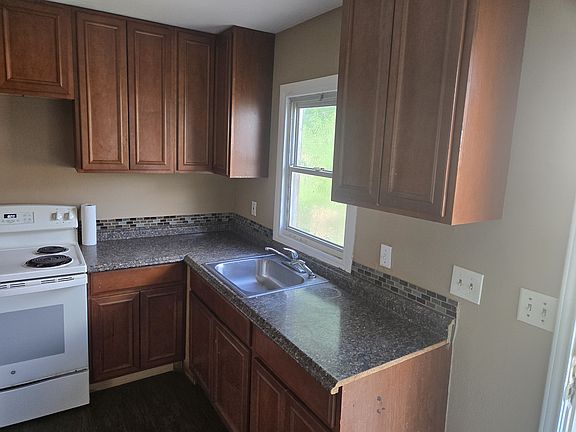 3rd image of 806 6th St