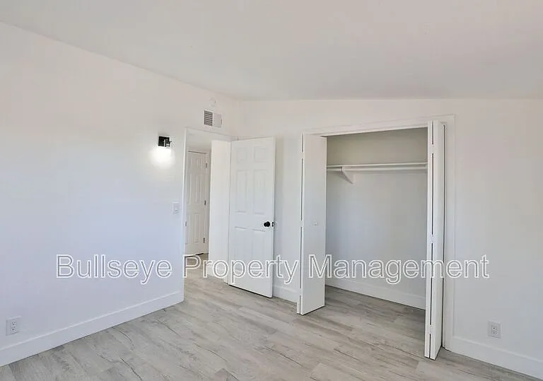 621 S California St #B — Photo 16