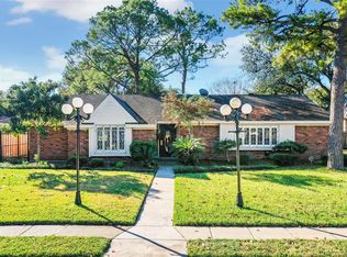 10619 Meadow Lake Ln, Houston, TX 77042