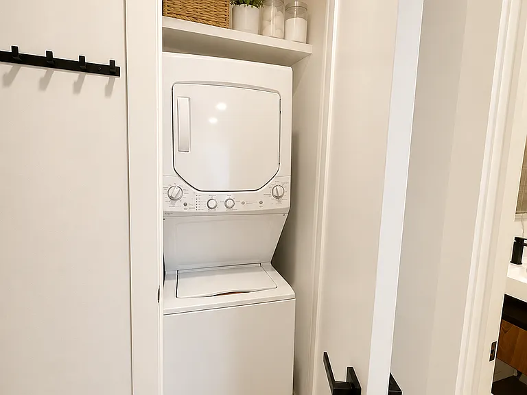 215 S 4th St #3C — Photo 4