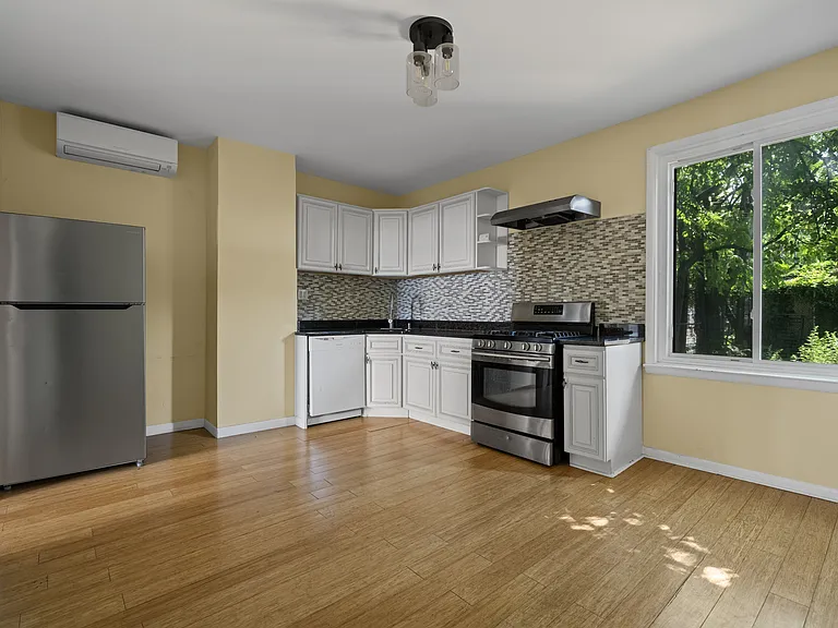 6 Rademan Pl — Photo 5