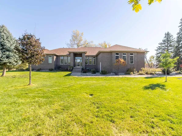 405 Hiddenwood Holw, Jefferson, SD 57038