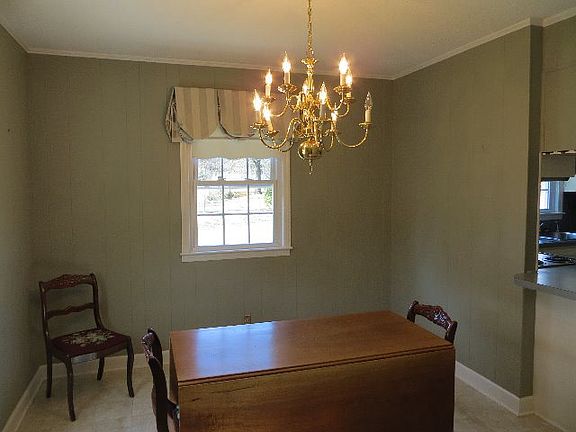 5th image of 301 Cathy Dr
