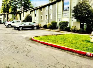 Sammamish Bluffs Condominiums, Sammamish, WA 98027