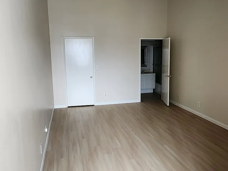7211 Cozycroft Ave #68 — Photo 21