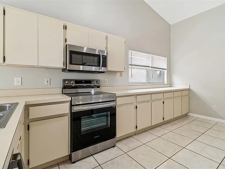 10105 Sea Spray Pl — Photo 13