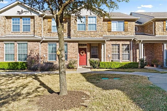 1st image of 2747 Hyde Park Dr