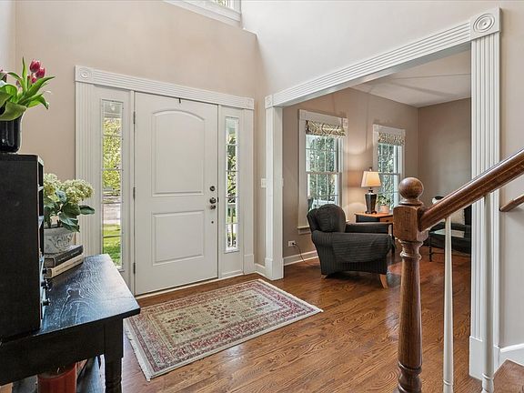 4th image of 676 Framingham Ct