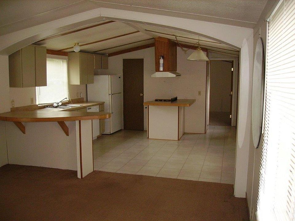 2nd image of 2005 Whirlaway Dr APT A