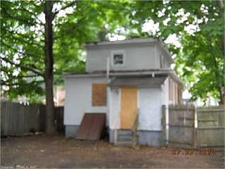 5th image of 423 Orchard St