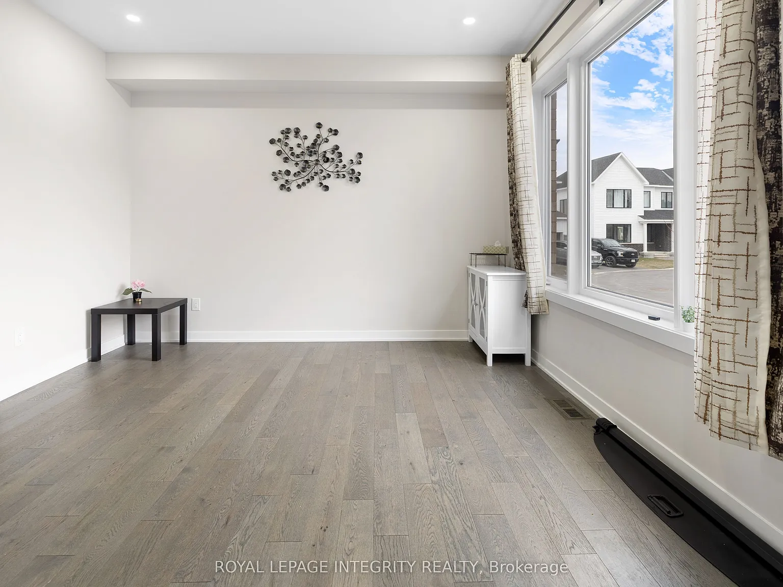 4 bed, $2,950 — Photo 2