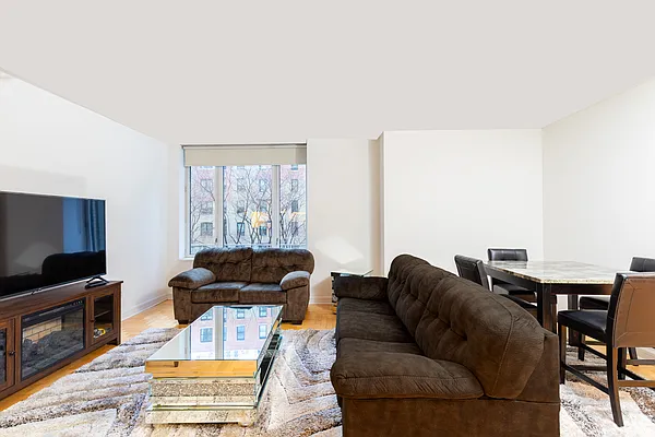 Rented by BLU Real Estate | media 11