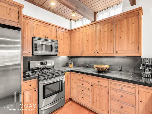 3rd image of 4606 SW Beach Ave