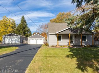 2571 N Williams Lake Rd, Waterford, MI 48327