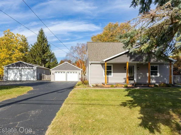 2571 N Williams Lake Rd, Waterford, MI 48327