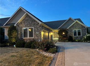 1132 Chambrey Ct, Centerville, OH 45458