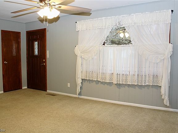 3rd image of 225 Clifton Dr NE