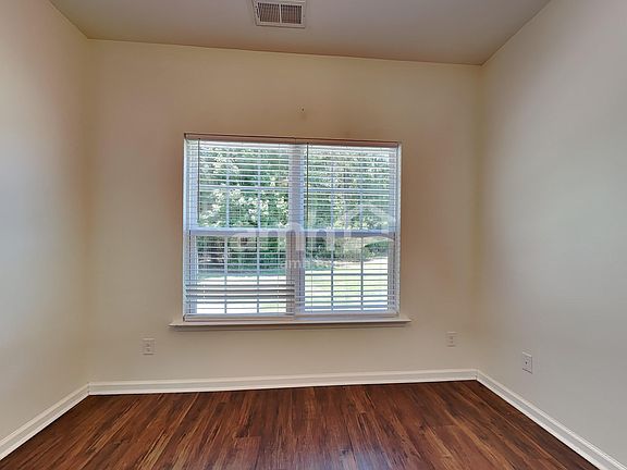 5th image of 37 Sand Live Oak Dr